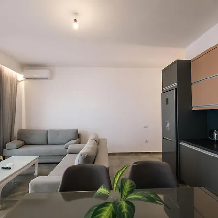 Starlight 2 Sarandë